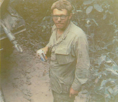 LT Lee.jpg (47089 bytes)